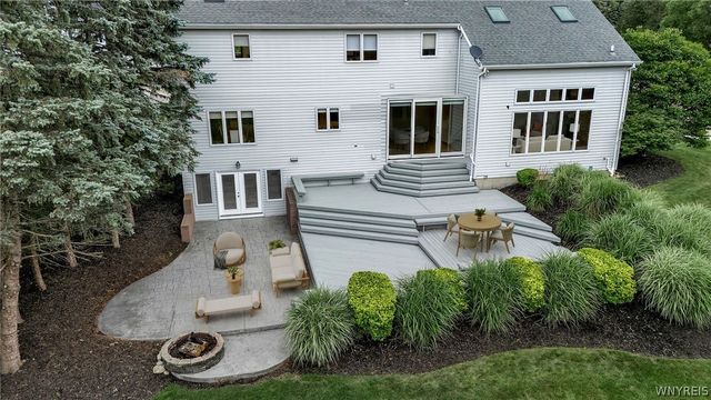9530 Cobblestone Dr, Clarence, NY 14031