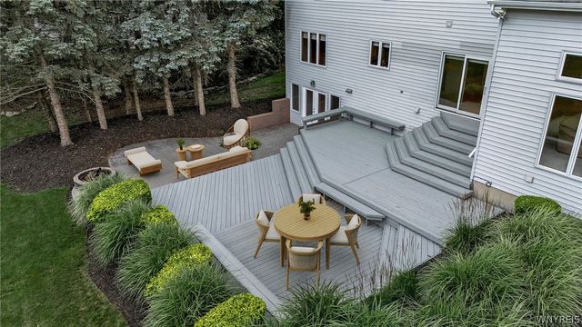9530 Cobblestone Dr, Clarence, NY 14031