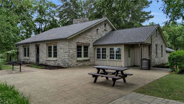 9530 Cobblestone Dr, Clarence, NY 14031