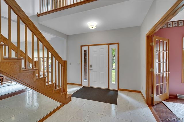 9530 Cobblestone Dr, Clarence, NY 14031