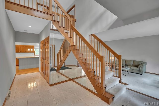 9530 Cobblestone Dr, Clarence, NY 14031