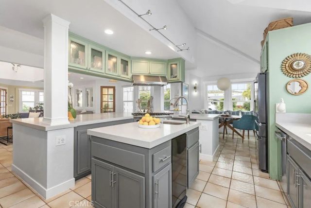 1938 Westminster, Costa Mesa, CA 92627