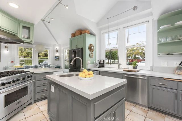 1938 Westminster, Costa Mesa, CA 92627