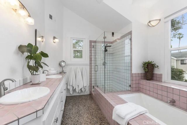 1938 Westminster, Costa Mesa, CA 92627