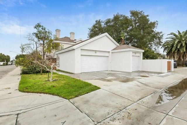 1938 Westminster, Costa Mesa, CA 92627
