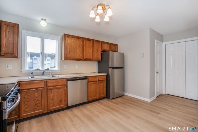 14 Brinley Way 14, Newington, CT 06111