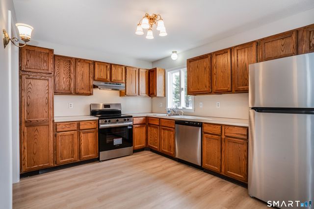 14 Brinley Way 14, Newington, CT 06111