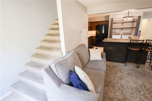 107 NE Greystone Drive, Lee's Summit, MO 64086