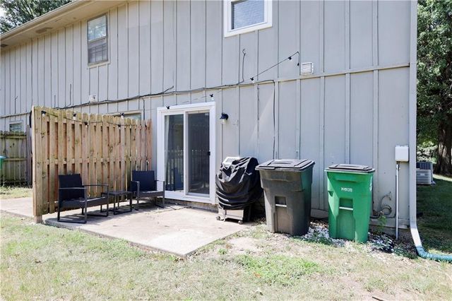 107 NE Greystone Drive, Lee's Summit, MO 64086