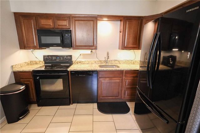 107 NE Greystone Drive, Lee's Summit, MO 64086