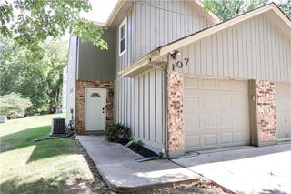 107 NE Greystone Drive, Lee's Summit, MO 64086