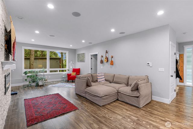 32 Hillside Place, Bellingham, WA 98229