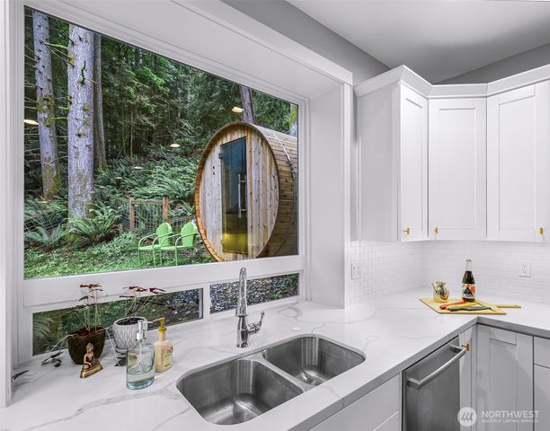 32 Hillside Place, Bellingham, WA 98229