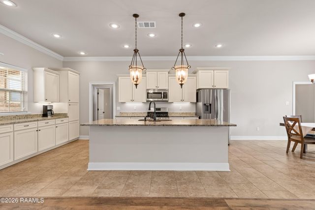347 Victoria Lights Lane, Broussard, LA 70518