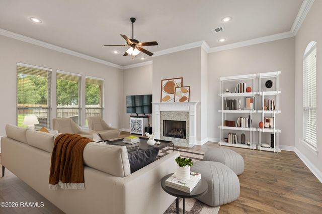 347 Victoria Lights Lane, Broussard, LA 70518
