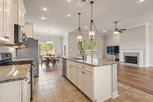 347 Victoria Lights Lane, Broussard, LA 70518