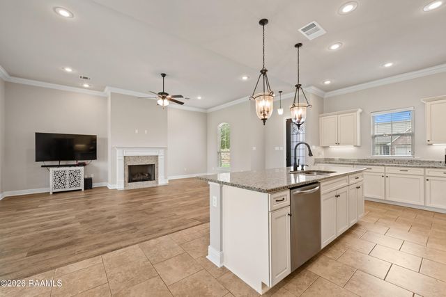 347 Victoria Lights Lane, Broussard, LA 70518