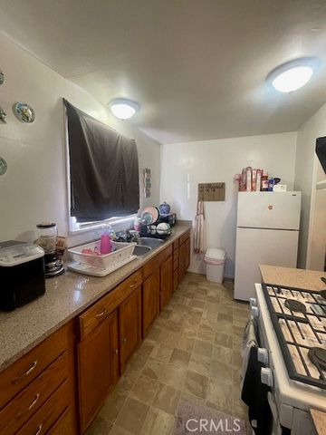 514 L, Bakersfield, CA 93304