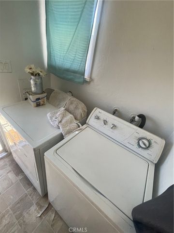 514 L, Bakersfield, CA 93304