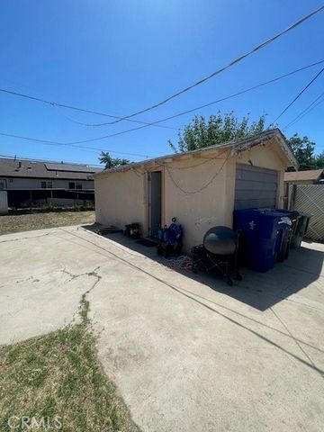 514 L, Bakersfield, CA 93304