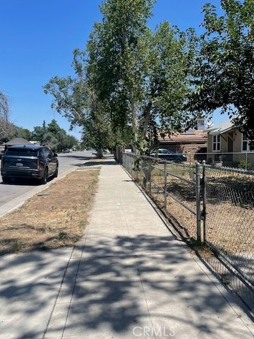 514 L, Bakersfield, CA 93304