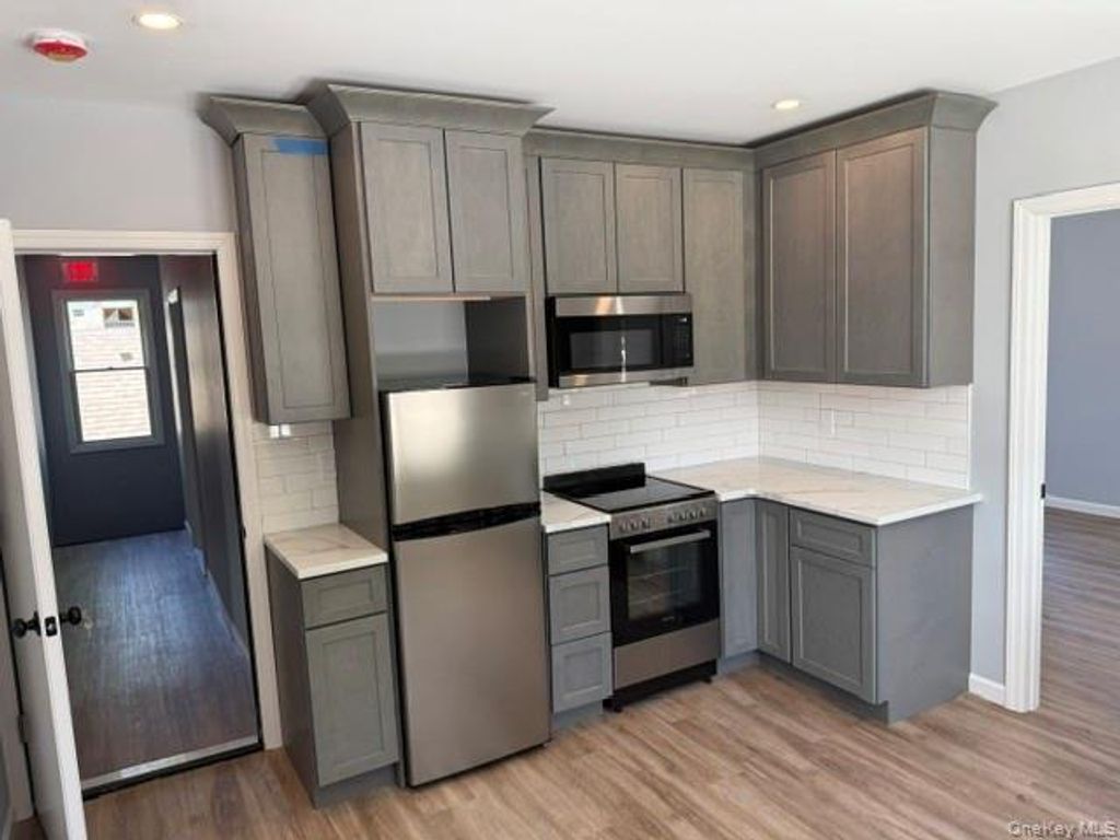 10-12 Main Street 4, Kings Park, NY 11754