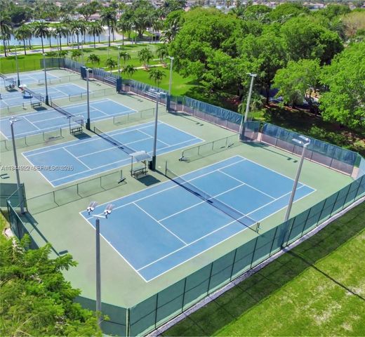 11373 NW 65th St, Doral, FL 33178