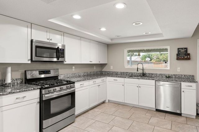 6005 Blair Oaks Drive, The Colony, TX 75056