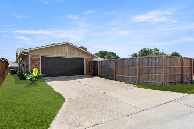 6005 Blair Oaks Drive, The Colony, TX 75056