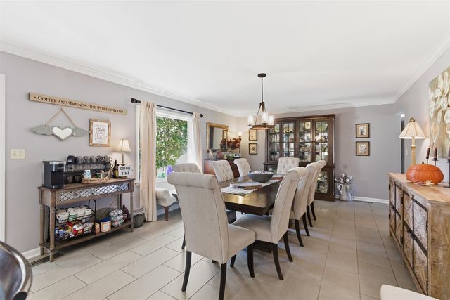 914 PEBBLE SPRINGS DR, Bolivar, TN 38008