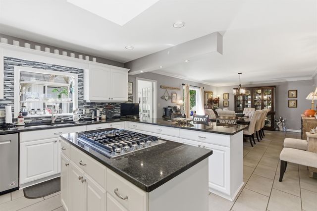 914 PEBBLE SPRINGS DR, Bolivar, TN 38008