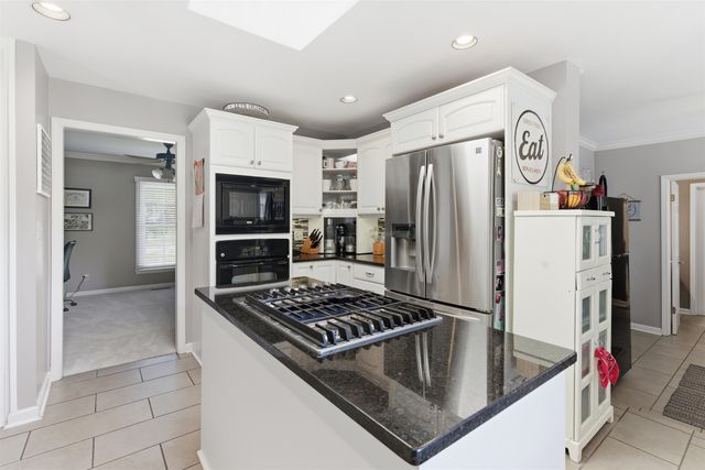 914 PEBBLE SPRINGS DR, Bolivar, TN 38008