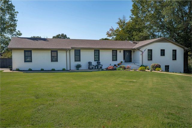 914 PEBBLE SPRINGS DR, Bolivar, TN 38008