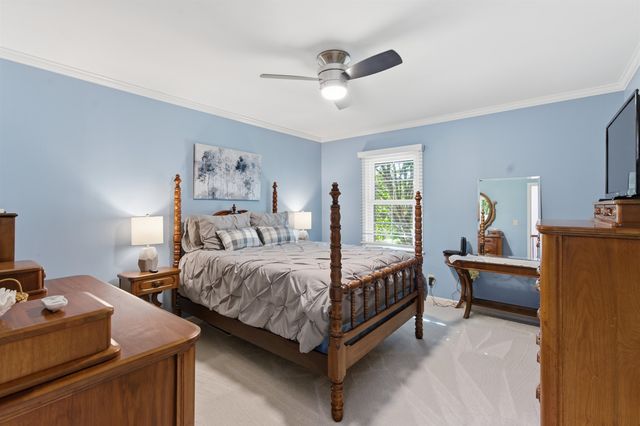 914 PEBBLE SPRINGS DR, Bolivar, TN 38008