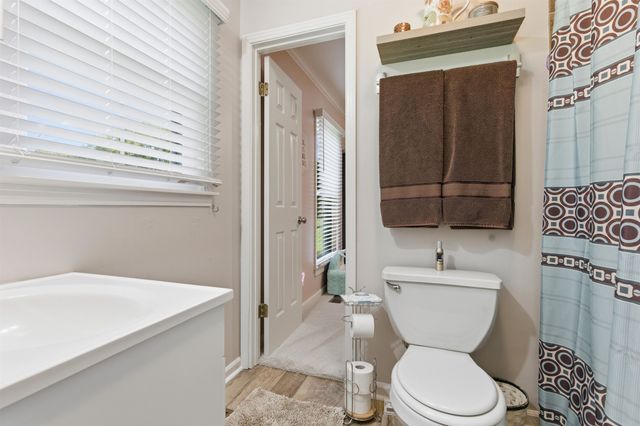 914 PEBBLE SPRINGS DR, Bolivar, TN 38008