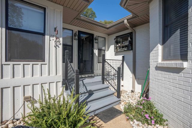 914 PEBBLE SPRINGS DR, Bolivar, TN 38008