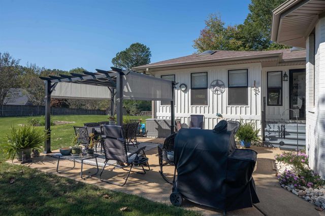 914 PEBBLE SPRINGS DR, Bolivar, TN 38008