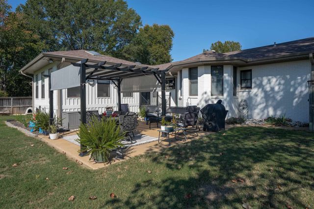 914 PEBBLE SPRINGS DR, Bolivar, TN 38008