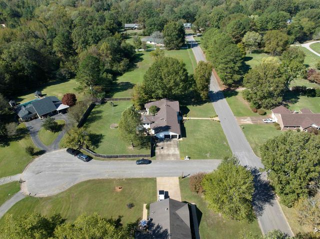 914 PEBBLE SPRINGS DR, Bolivar, TN 38008