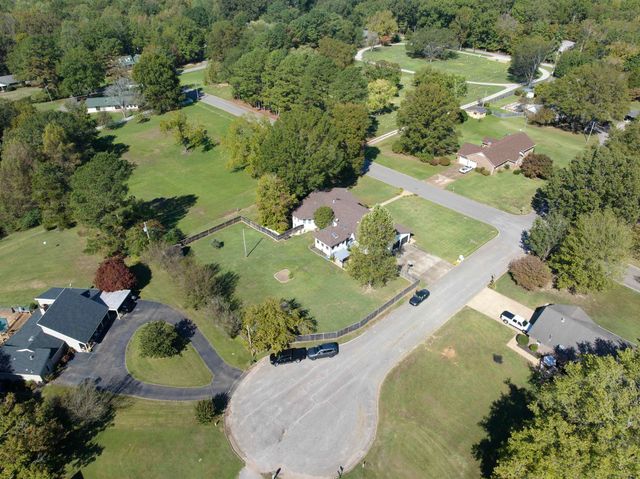 914 PEBBLE SPRINGS DR, Bolivar, TN 38008