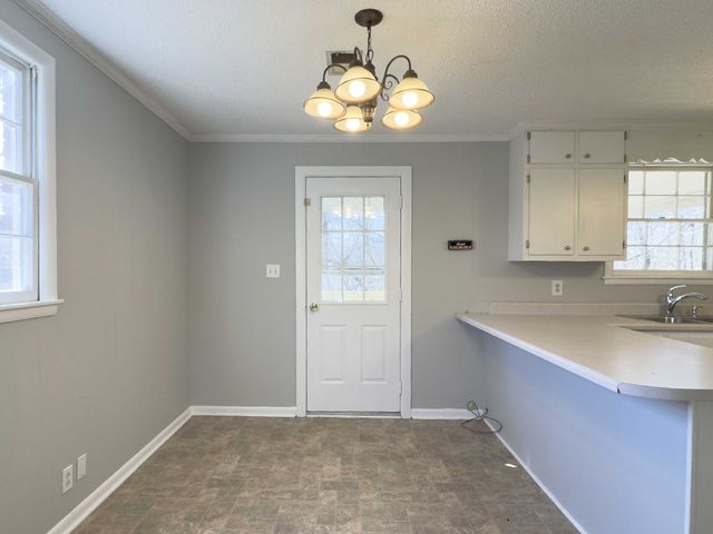 328 Dunbar Cave Rd, Clarksville, TN 37043