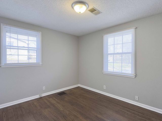 328 Dunbar Cave Rd, Clarksville, TN 37043