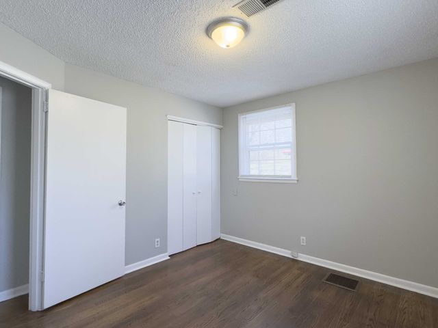 328 Dunbar Cave Rd, Clarksville, TN 37043