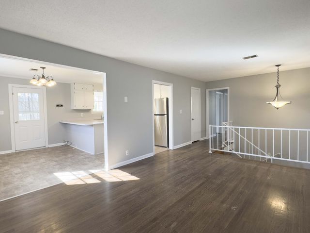 328 Dunbar Cave Rd, Clarksville, TN 37043