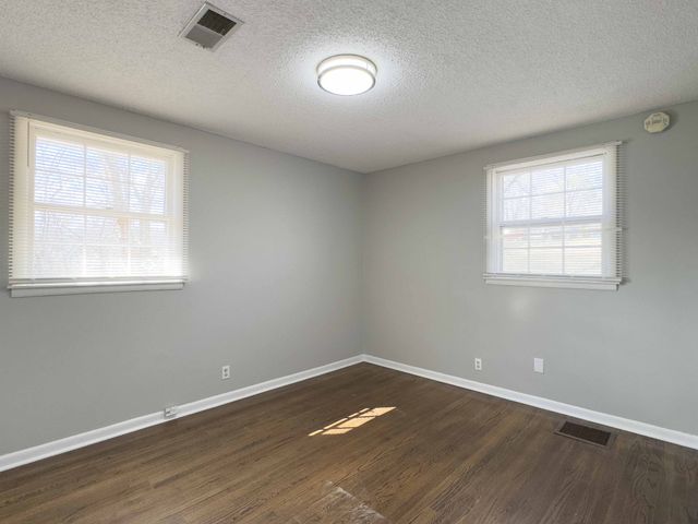 328 Dunbar Cave Rd, Clarksville, TN 37043