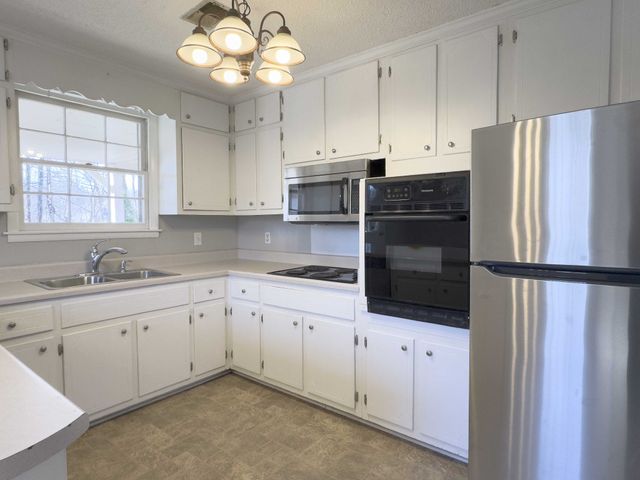 328 Dunbar Cave Rd, Clarksville, TN 37043