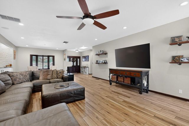 2040 Calle Pajaro Azul NW, Albuquerque, NM 87120