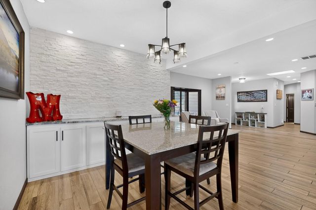 2040 Calle Pajaro Azul NW, Albuquerque, NM 87120