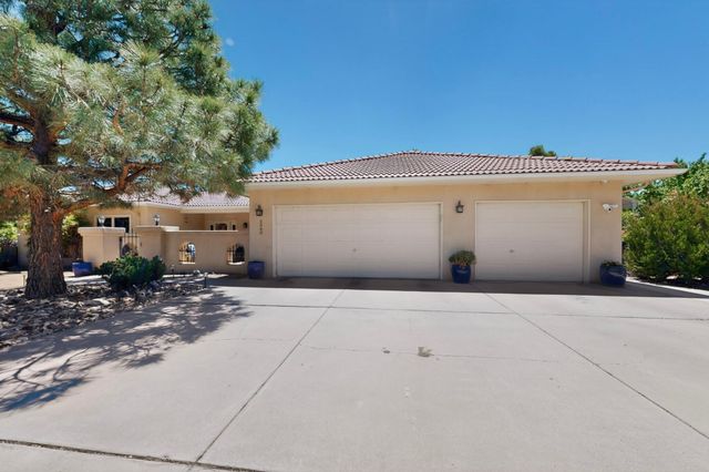 2040 Calle Pajaro Azul NW, Albuquerque, NM 87120