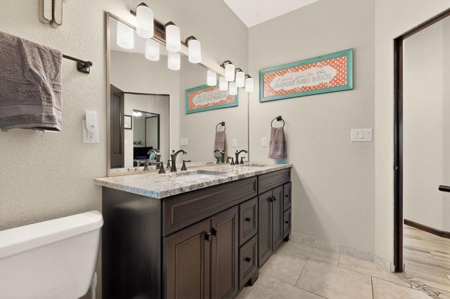 2040 Calle Pajaro Azul NW, Albuquerque, NM 87120